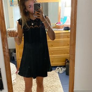 BLACK LULU’S DRESS WITH LACE // SIZE SMALL